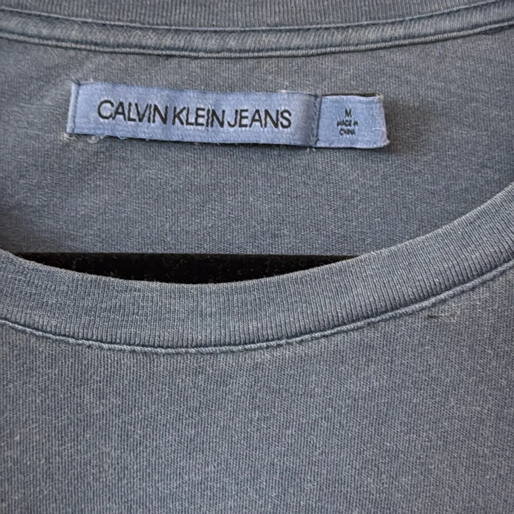 Calvin Klein women’s medium blue elastic hem waist t-shirt cuffed short sleeves - Picture 2 of 4